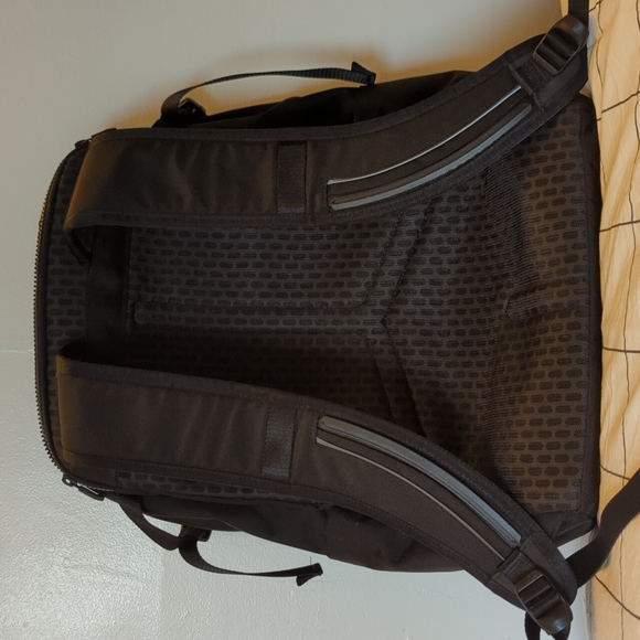 Lululemon Black Backpack Circa 2009 - Picture 9 of 10